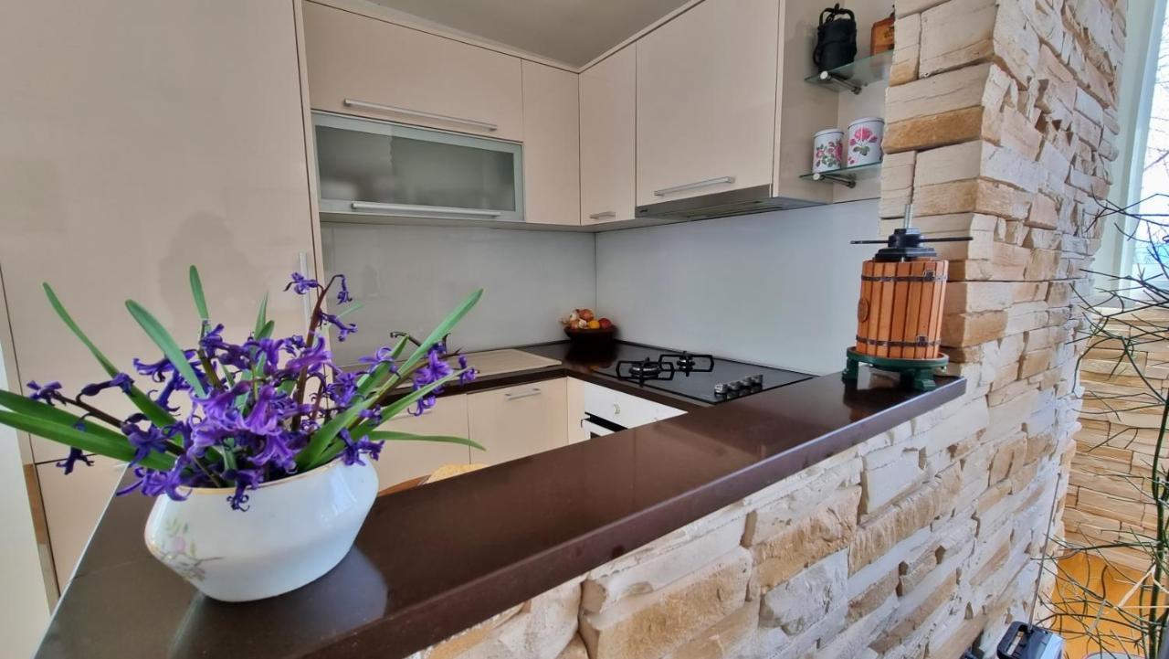 Apartment Tica Omiš Eksteriør bilde