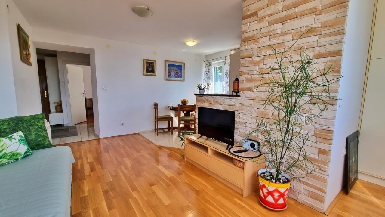 Apartment Tica Omiš Eksteriør bilde